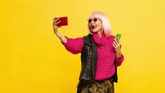 Le donne dopo i 50 anni devono capire bene: 9 cose che non si possono indossare in nessun caso